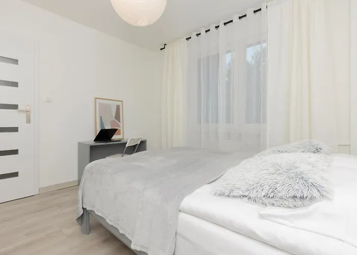 Kopcinskiego Bright & Spacious Apartment Warsaw Ursynow By Noclegi Renters
