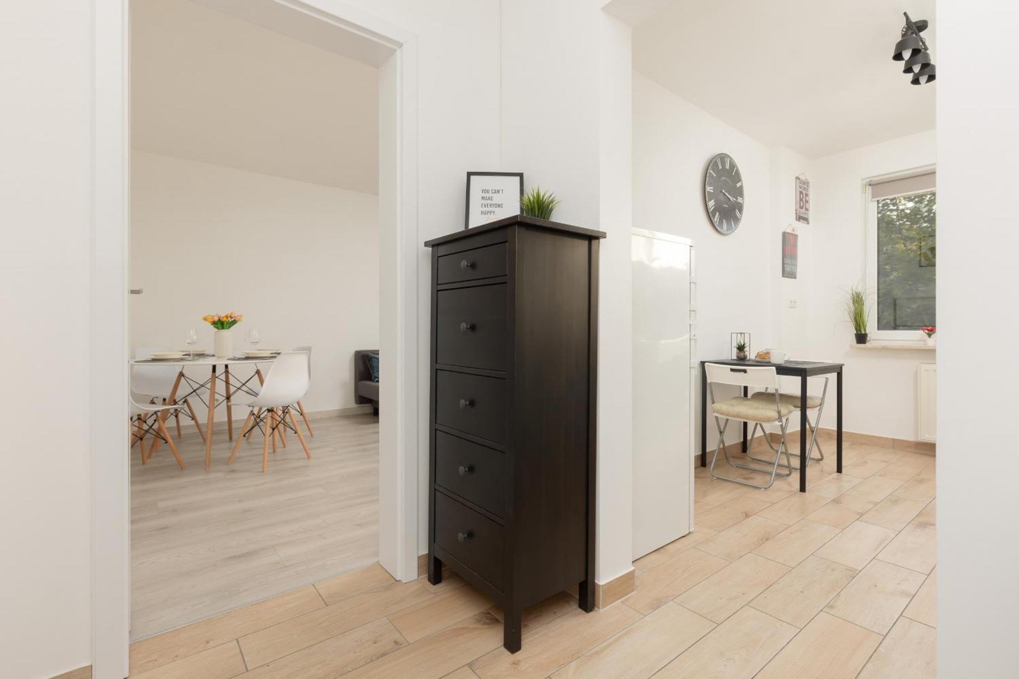 Apartment Kopcinskiego Bright & Spacious Ursynow By Renters Warschau