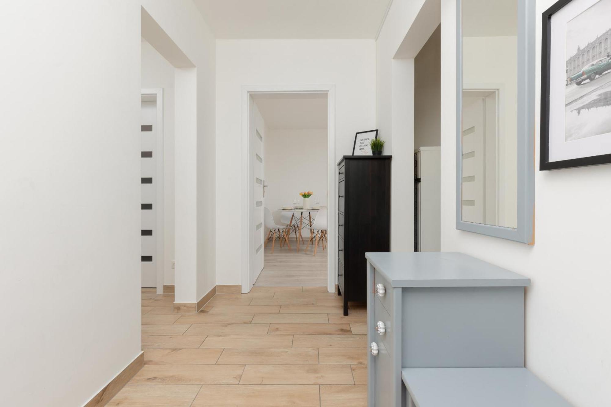 Apartment Kopcinskiego Bright & Spacious Ursynow By Renters Warschau